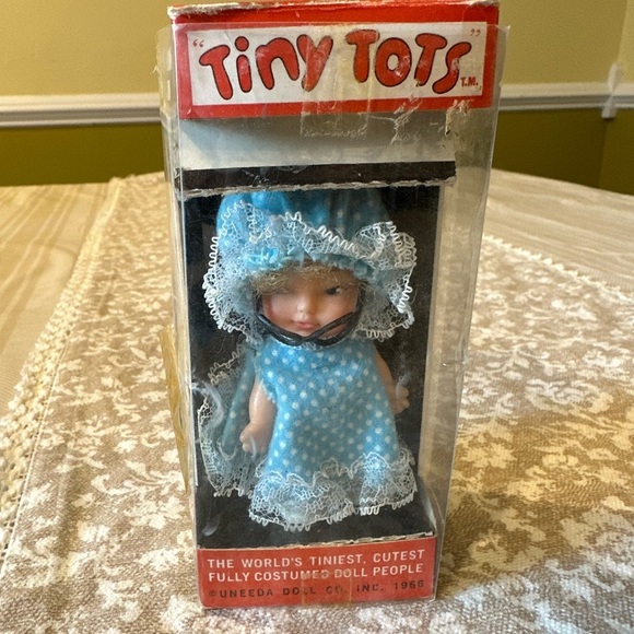 Vintage 1966 Mini Doll ‘Tiny Tots’ Pocket Size with original box 
By Uneeda - Picture 6 of 16